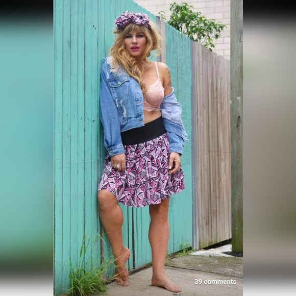 Queen the Label Floral Mumtum Skirt and Off-Shoulder Top set Size S - Picture 9 of 9